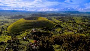 Luxury Uganda Safaris | Gorilla Trekking, Wildlife & More