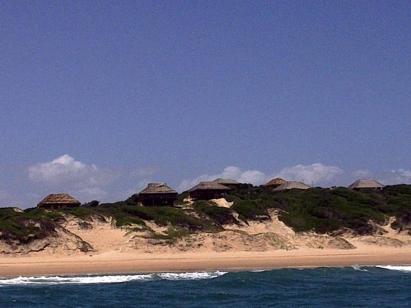 Praia De Chizavane 2