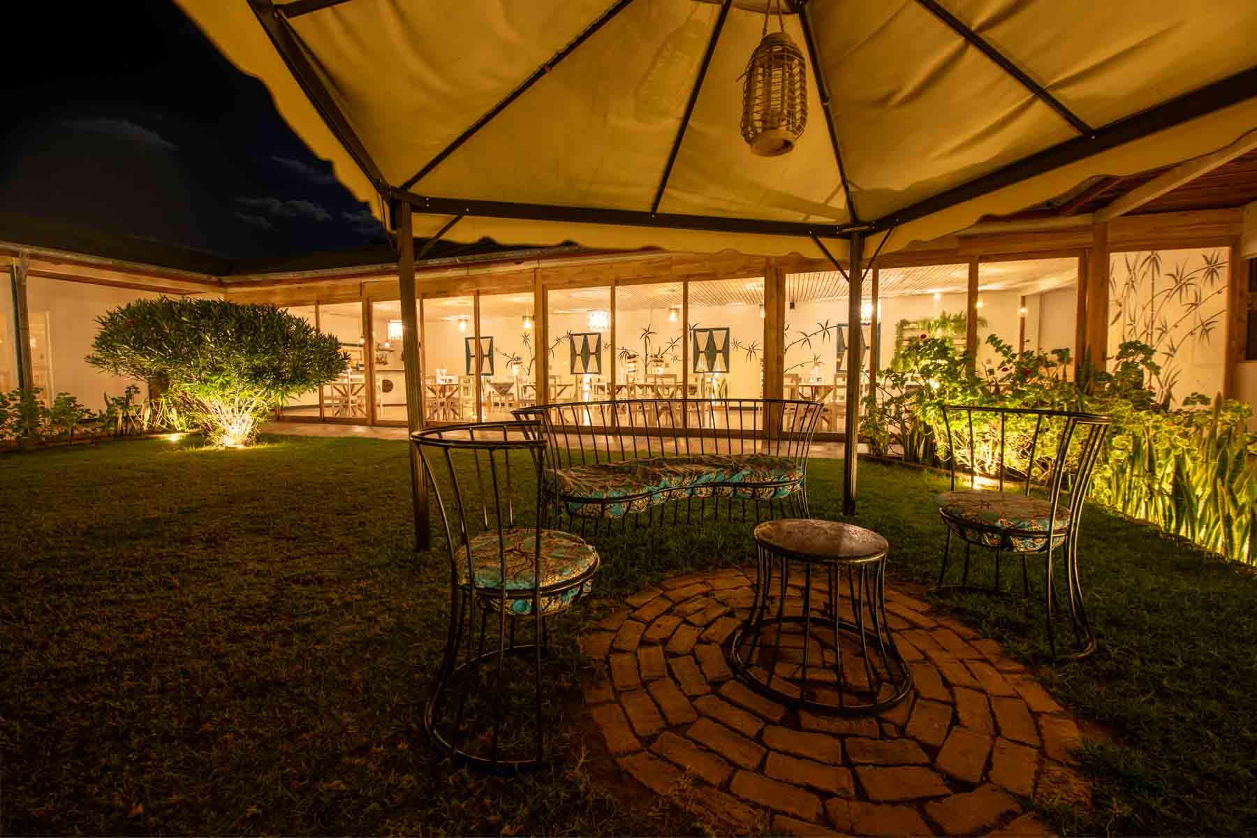 Mama Iringa Pizzeria & Italian Restaurant 4